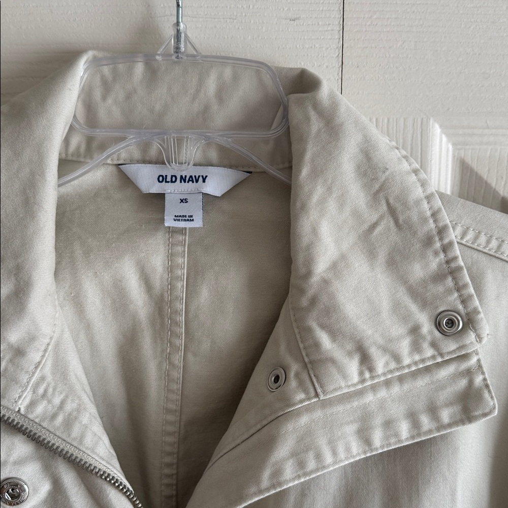 Old Navy Clinch Waist Coat - Picture 2 of 4